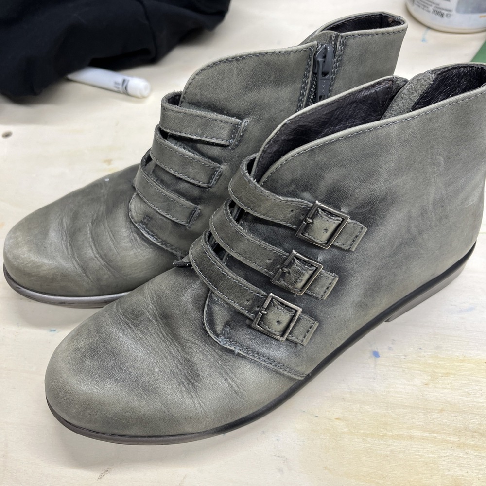 Naot Calima ankle boots in vintage gray leather Buckles 37